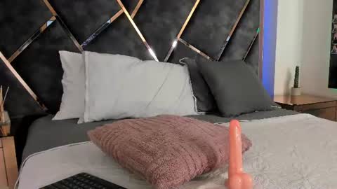 Stacie online show from July 26, 2026, 5:53 pm