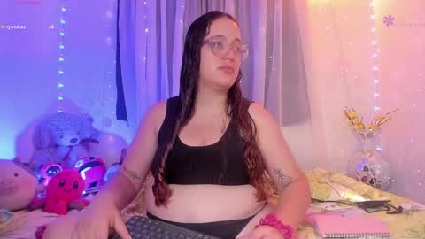 Snapshot of stacy_millerr chatting on June 4, 2026, 12:33 pm Stacy Boobs online show from June 4, 2026, 12:33 pm