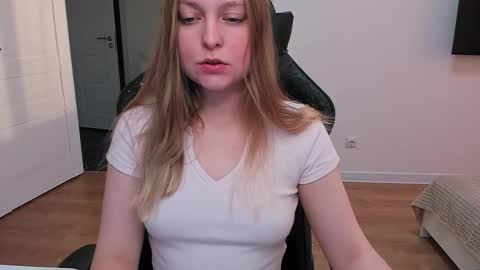 Snapshot of stacy_miraclee chatting on May 6, 2026, 5:18 pm Stacy online show from May 6, 2026, 5:18 pm