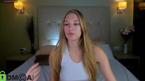 Snapshot of stacy_riiver chatting on September 19, 2025, 9:11 am Stacy Mon Tue Wed Thu Fri Sun GMT GMT 3 1000am - 0400pm online show from September 19, 2025, 9:11 am