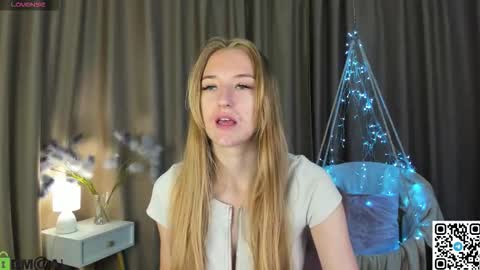 Snapshot of stacy_riiver chatting on September 30, 2025, 7:35 am Stacy Mon Tue Wed Thu Fri Sun GMT GMT 3 1000am - 0400pm online show from September 30, 2025, 7:35 am