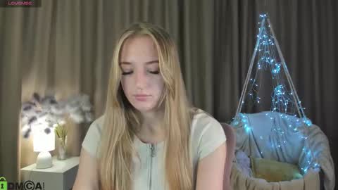 Snapshot of stacy_riiver chatting on October 9, 2025, 9:07 am Stacy Mon Tue Wed Thu Fri Sun GMT GMT 3 1000am - 0400pm online show from October 9, 2025, 9:07 am