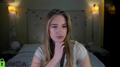 Snapshot of stacy_riiver chatting on November 6, 2025, 9:21 am Stacy Mon Tue Wed Thu Fri Sun GMT GMT 3 1000am - 0400pm online show from November 6, 2025, 9:21 am