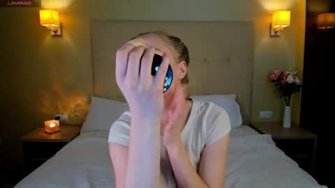 Snapshot of stacy_riiver chatting on November 16, 2025, 9:04 am Stacy Mon Tue Wed Thu Fri Sun GMT GMT 3 1000am - 0400pm online show from November 16, 2025, 9:04 am