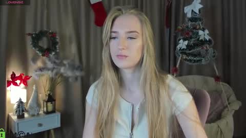 Snapshot of stacy_riiver chatting on November 30, 2025, 9:24 am Stacy Mon Tue Wed Thu Fri Sun GMT GMT 3 1000am - 0400pm online show from November 30, 2025, 9:24 am