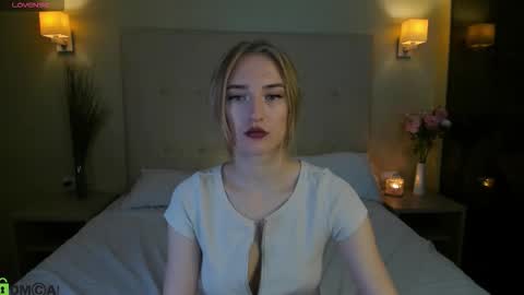 Snapshot of stacy_riiver chatting on December 17, 2025, 9:59 am Stacy Mon Tue Wed Thu Fri Sun GMT GMT 3 1000am - 0400pm online show from December 17, 2025, 9:59 am