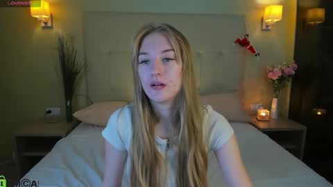 Snapshot of stacy_riiver chatting on January 6, 2026, 9:24 am Stacy Mon Tue Wed Thu Fri Sun GMT GMT 3 1000am - 0400pm online show from January 6, 2026, 9:24 am