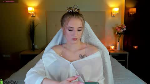 Snapshot of stacy_riiver chatting on February 18, 2026, 10:22 am Stacy Mon Tue Wed Thu Fri Sun GMT GMT 3 1000am - 0400pm online show from February 18, 2026, 10:22 am