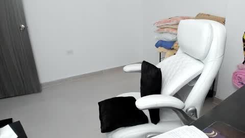 Zulma Yisset online show from February 5, 2025, 2:19 am