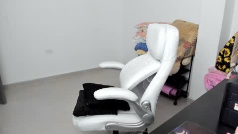 Zulma Yisset online show from February 8, 2025, 4:57 am