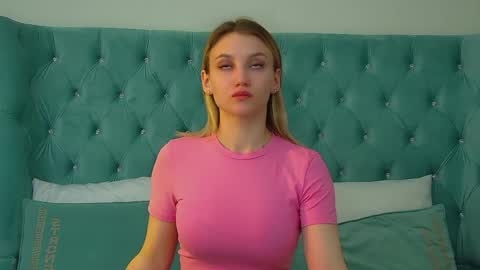 Snapshot of stacyevancesss chatting on May 4, 2026, 6:37 pm StacyEvances online show from May 4, 2026, 6:37 pm