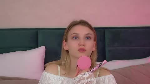 Snapshot of stacyevancesss chatting on May 16, 2026, 6:17 pm StacyEvances online show from May 16, 2026, 6:17 pm
