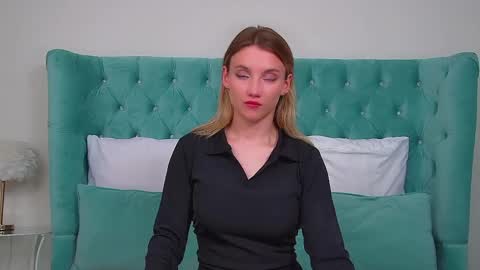 Snapshot of stacyevancesss chatting on June 1, 2026, 4:20 pm StacyEvances online show from June 1, 2026, 4:20 pm