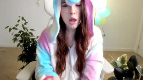Snapshot of stacyluxxe chatting on December 15, 2025, 4:44 pm Stacy online show from December 15, 2025, 4:44 pm