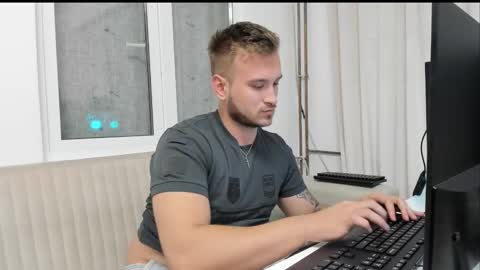 Marius online show from October 9, 2025, 5:44 pm