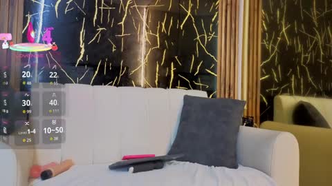 starlight_mature23_aws online show from April 7, 2026, 9:15 pm