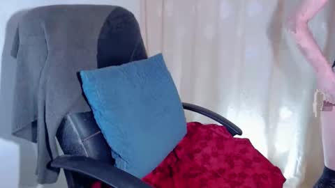 Angela online show from October 7, 2025, 2:53 am