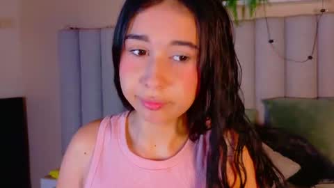 Snapshot of starrmoon__ chatting on June 17, 2026, 2:47 am M O O N online show from June 17, 2026, 2:47 am