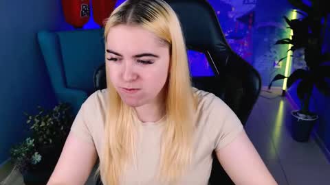 stef_nicks online show from September 12, 2025, 5:51 am