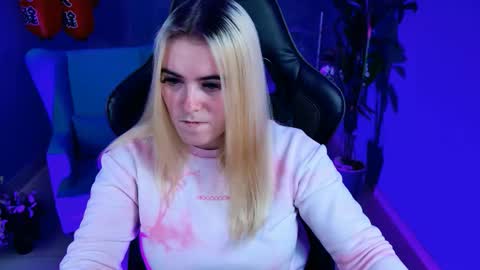 stef_nicks online show from October 15, 2025, 9:09 am