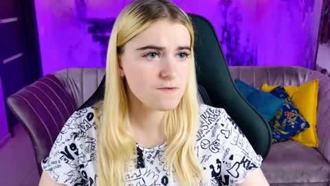 stef_nicks online show from October 22, 2025, 9:09 am