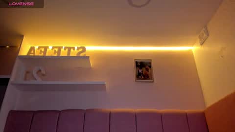 Stefa Gomez  online show from February 9, 2025, 3:45 pm