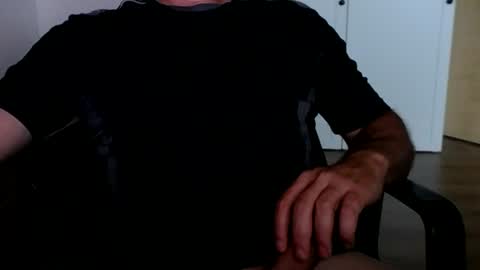 Snapshot of stefan2580 chatting on July 1, 2026, 6:37 am Stefan online show from July 1, 2026, 6:37 am