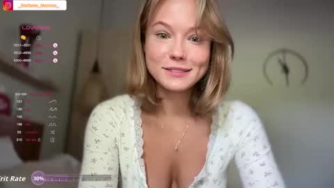 Stefanie online show from December 16, 2025, 1:54 am