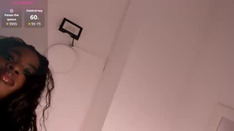 stefannyevans_ online show from October 4, 2025, 12:03 pm