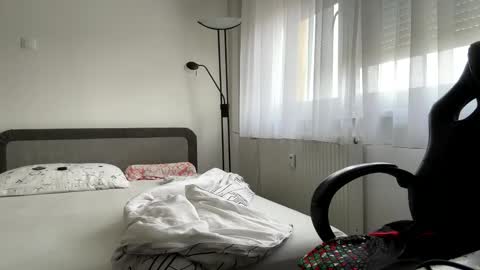 stefanomorelli online show from October 14, 2025, 8:48 am