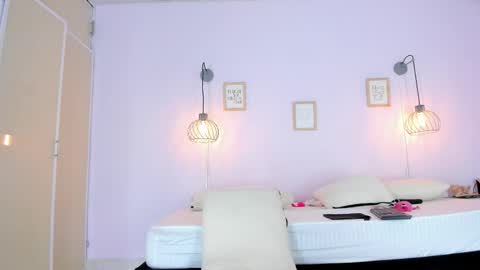 Stefany online show from December 5, 2025, 7:54 pm