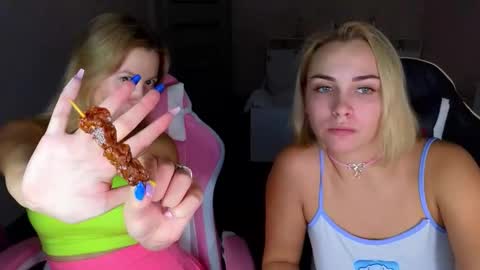 stefany_and_bettany online show from September 25, 2025, 4:00 pm