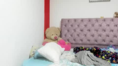 stefany_andruw online show from October 4, 2025, 12:58 pm