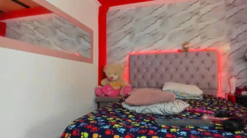 stefany_andruw online show from November 21, 2025, 5:22 pm