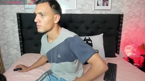 stefany_pablo1 online show from February 3, 2025, 12:47 pm