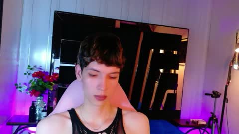 stefany piink online show from May 3, 2026, 1:06 pm