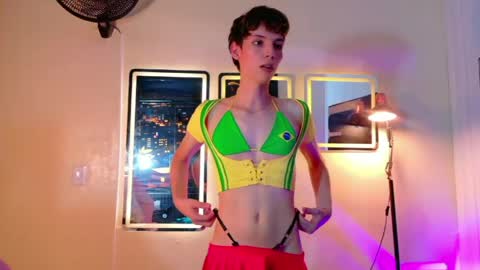 stefany piink online show from May 13, 2026, 3:09 pm