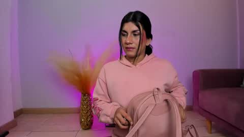 Stefany Bratz online show from April 21, 2026, 11:49 am