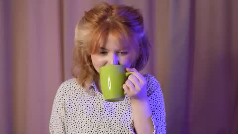 Stella online show from September 19, 2025, 5:09 am