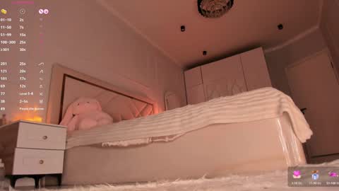 Stella online show from November 6, 2025, 4:30 pm