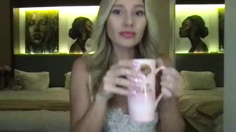 Stella online show from September 14, 2025, 11:53 am