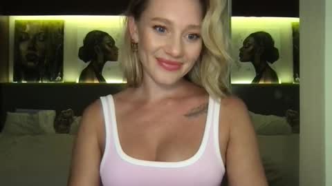 Stella online show from October 15, 2025, 2:50 pm