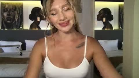 Stella online show from October 31, 2025, 3:29 am