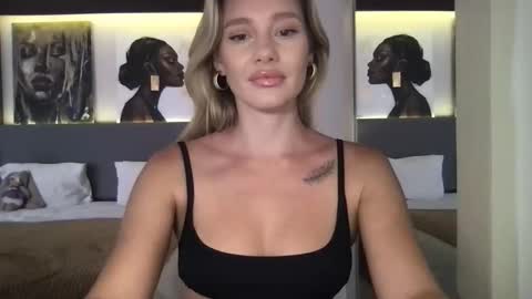 Stella online show from November 26, 2025, 3:29 am