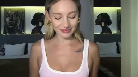 Stella online show from December 5, 2025, 2:42 am