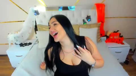 Stella Nelson online show from November 3, 2025, 7:53 am