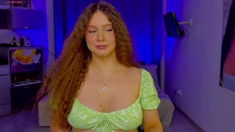 Stella online show from November 10, 2025, 5:12 pm