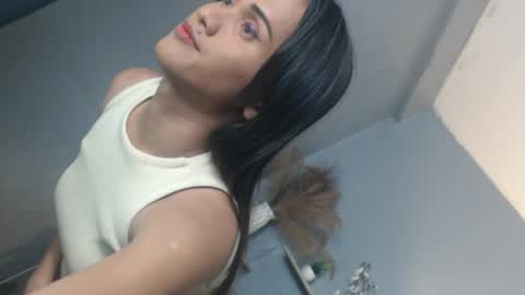 Stella Siner online show from May 7, 2026, 10:04 pm