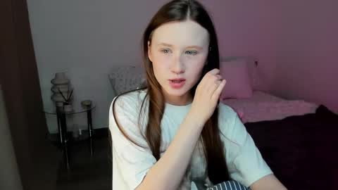 stella_sunny online show from December 18, 2024, 1:23 pm