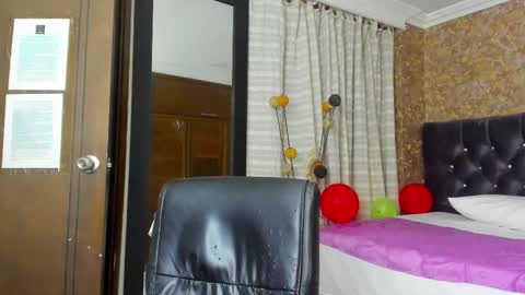 Estella online show from March 4, 2025, 2:38 am